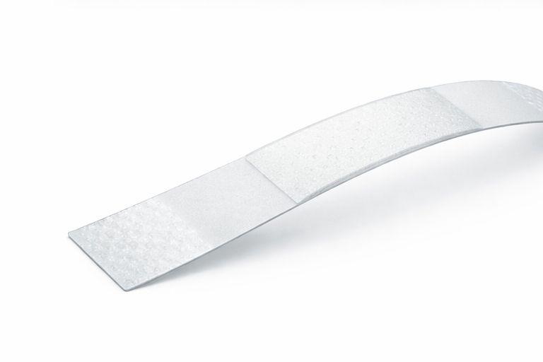 ANNYS LASH STRIPS™ juostelė iš arti — medicininio pluošto tekstūra